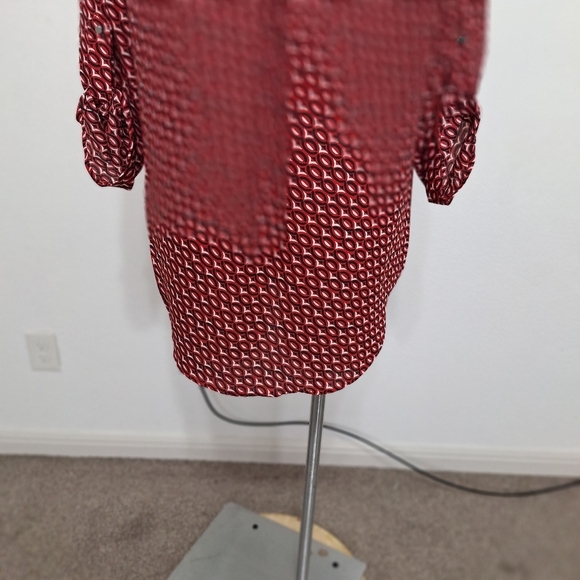 Red & White NEW Geometric Print Careerwear V-Neck Roll Tab Sleeve Blouse - Picture 10 of 15